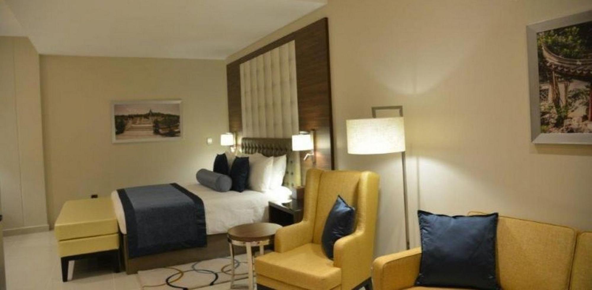 Room In Lodge - The Envoy Hotel And Suites Abuja Dış mekan fotoğraf