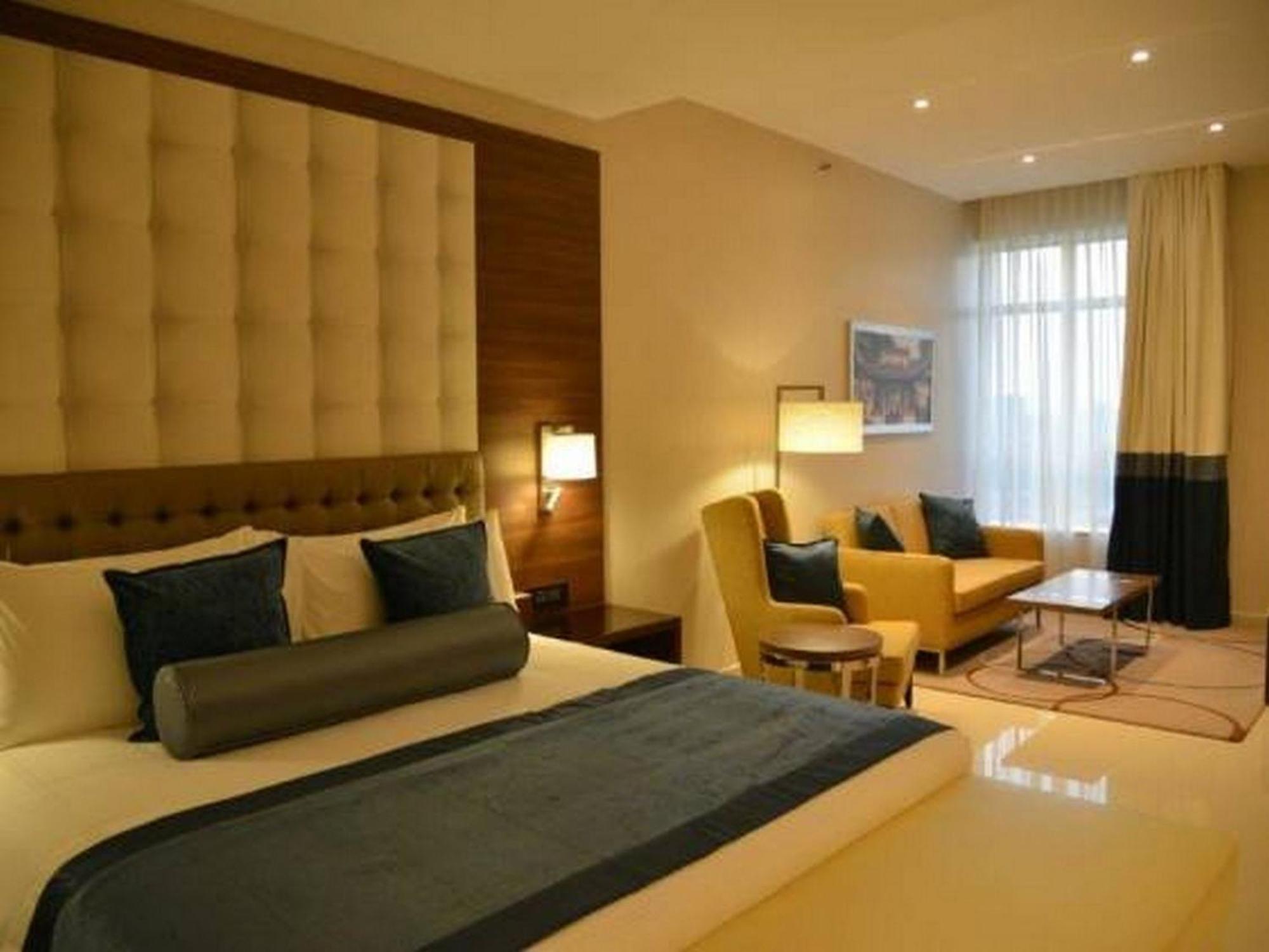Room In Lodge - The Envoy Hotel And Suites Abuja Dış mekan fotoğraf